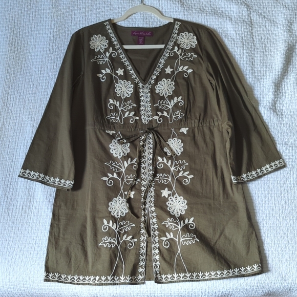 Super Cute Green & Cream Stiched Tunic in Medium - Picture 1 of 5